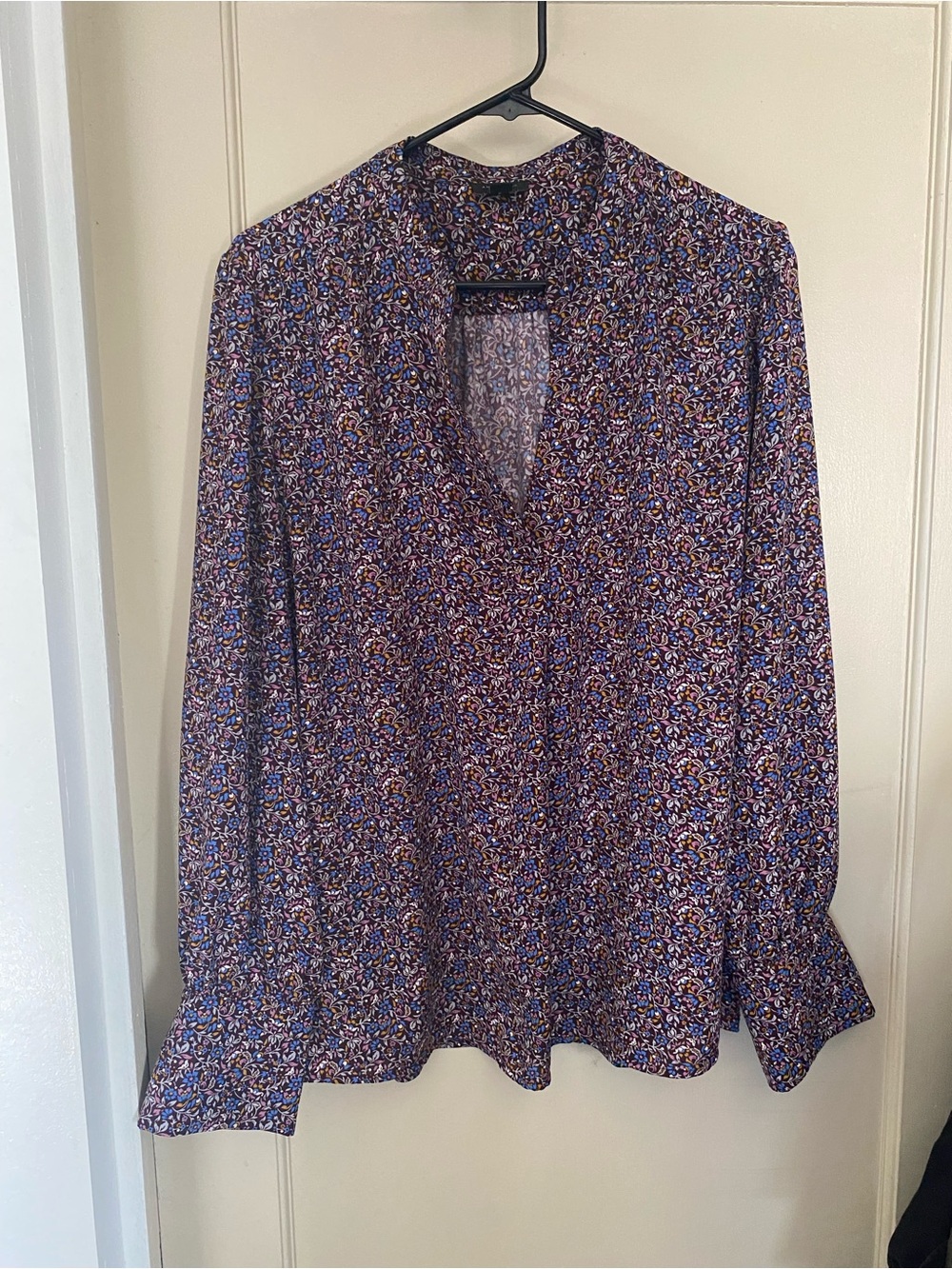 Ann Taylor Purple Floral V-Neck Long Sleeve Blouse